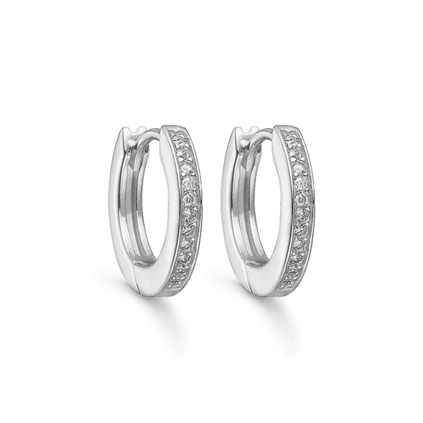 Hoops i sølv, med hvide smykke sten. 2,6 x 16 mm.