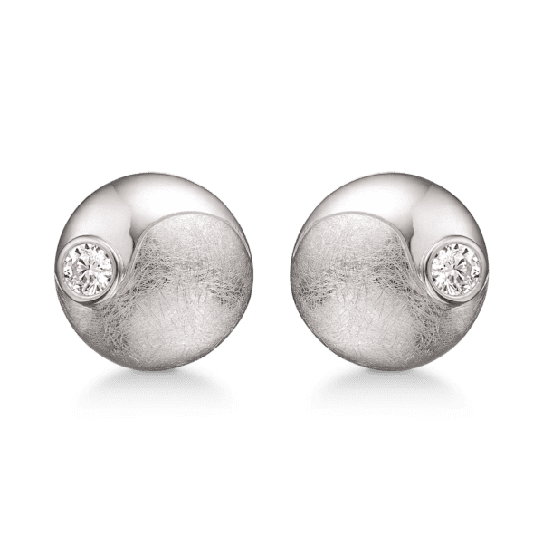 Sølv øresikker mat og blank - yin og yang med zirkonia i den blanke del.