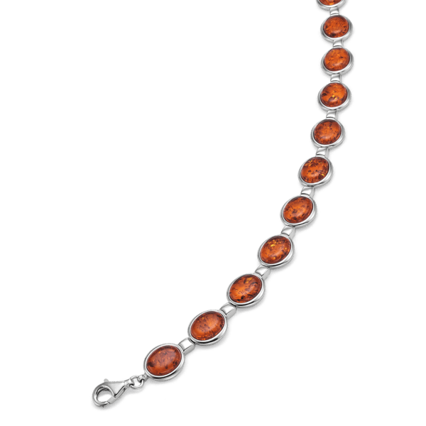 Rav armbånd rhodineret sølv oval med rav. Mål: 11 x 10 mm. Længde 18,5 cm.