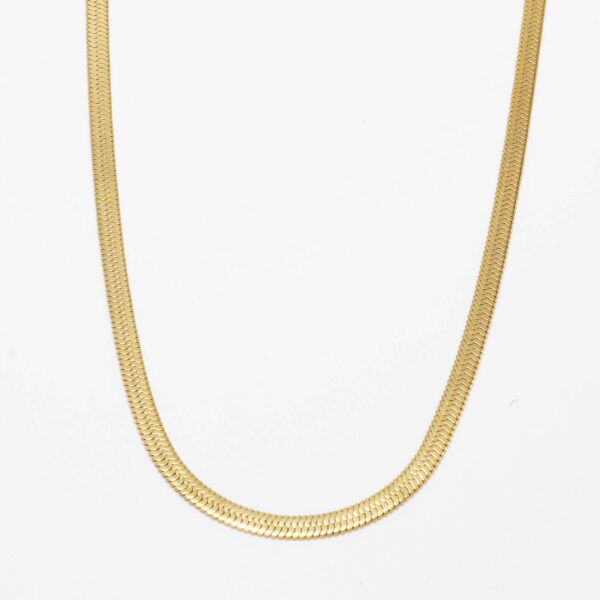 flad slangekæde i guld look stor